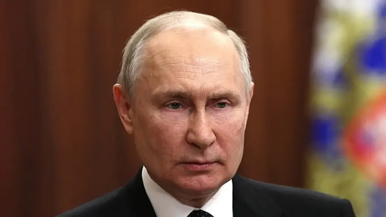 'Putin at risk of losing his iron grip on power'