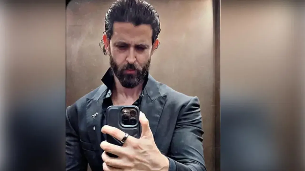 Older woman proposes Hrithik Roshan, Duggu’s reply is winning hearts; watch
