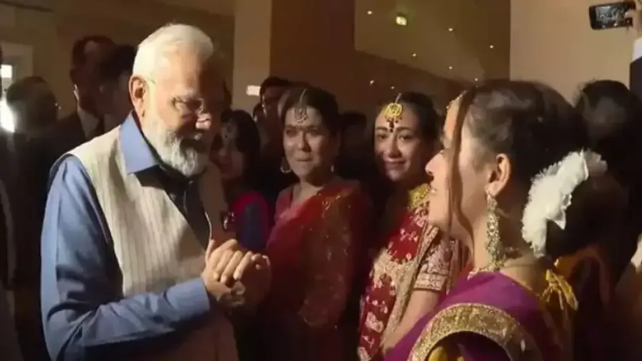 Egyptian woman sings ‘Yeh Dosti Hum Nahin Todenge’ for PM Modi – Watch