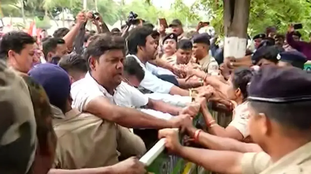 Power cut protest in Bhubaneswar