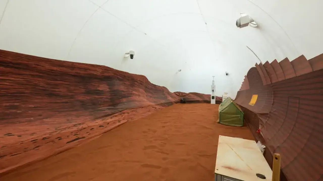 NASA seals 4 volunteers on isolated Mars-like habitat for a year