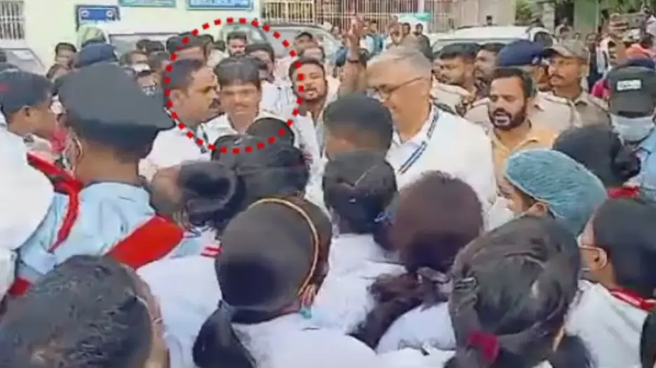 Odisha Health Minister gheraoed in Cuttack