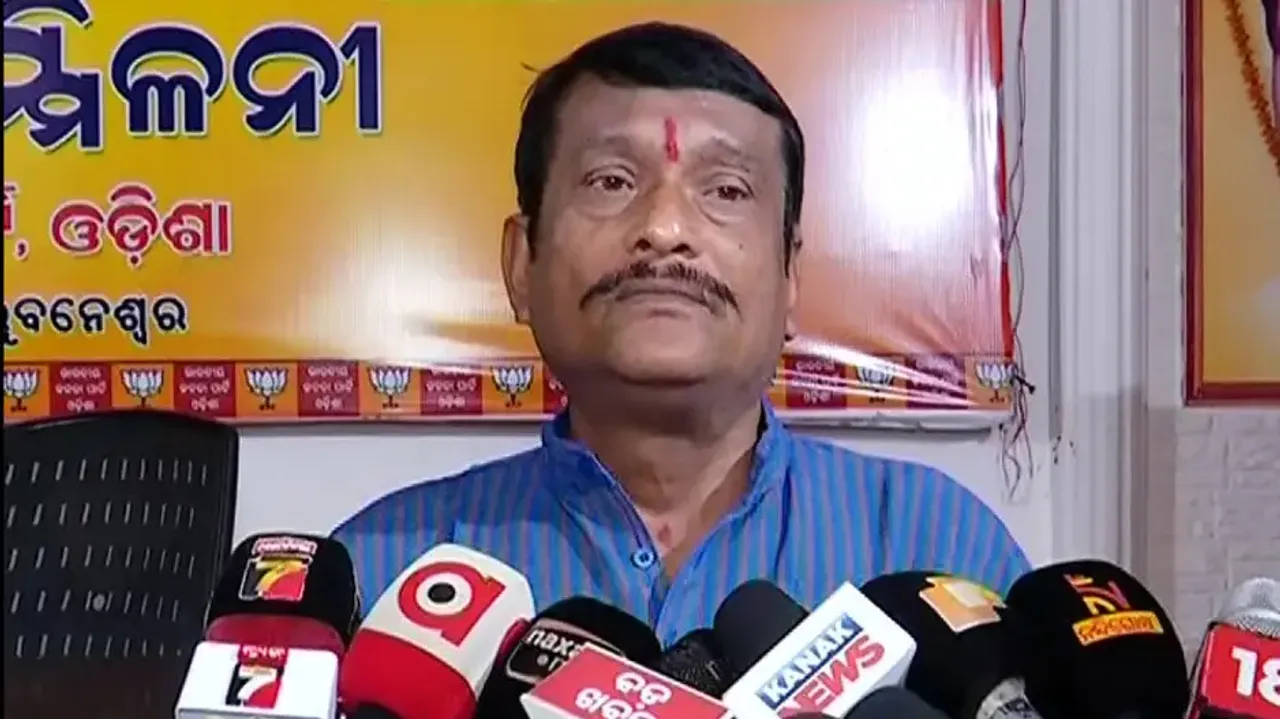 5T Secretary Controversy