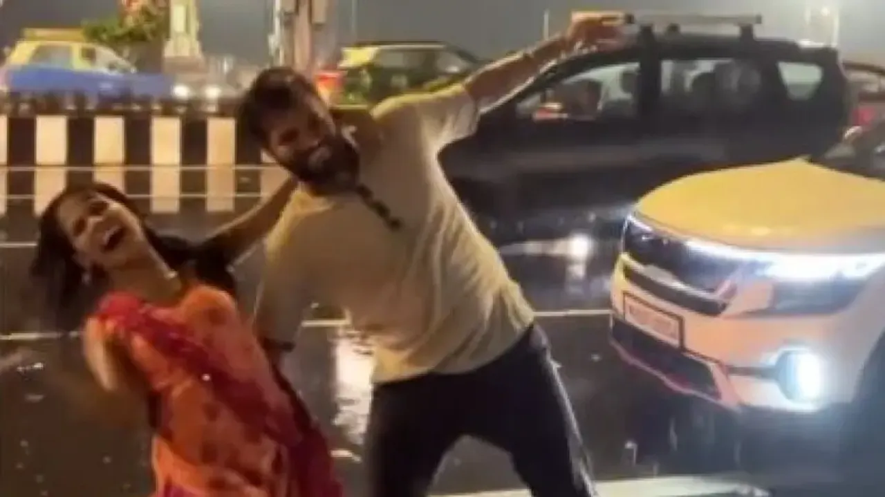 Mumbai couple dances in rain, recreates Shahid and Kareena’s ‘Tum Se Hi’ from Jab We Met