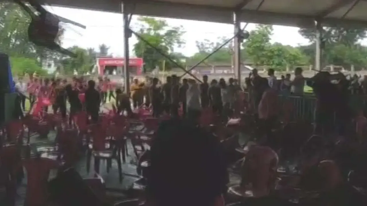 Chairs thrown at the meeting place in Sambalpur