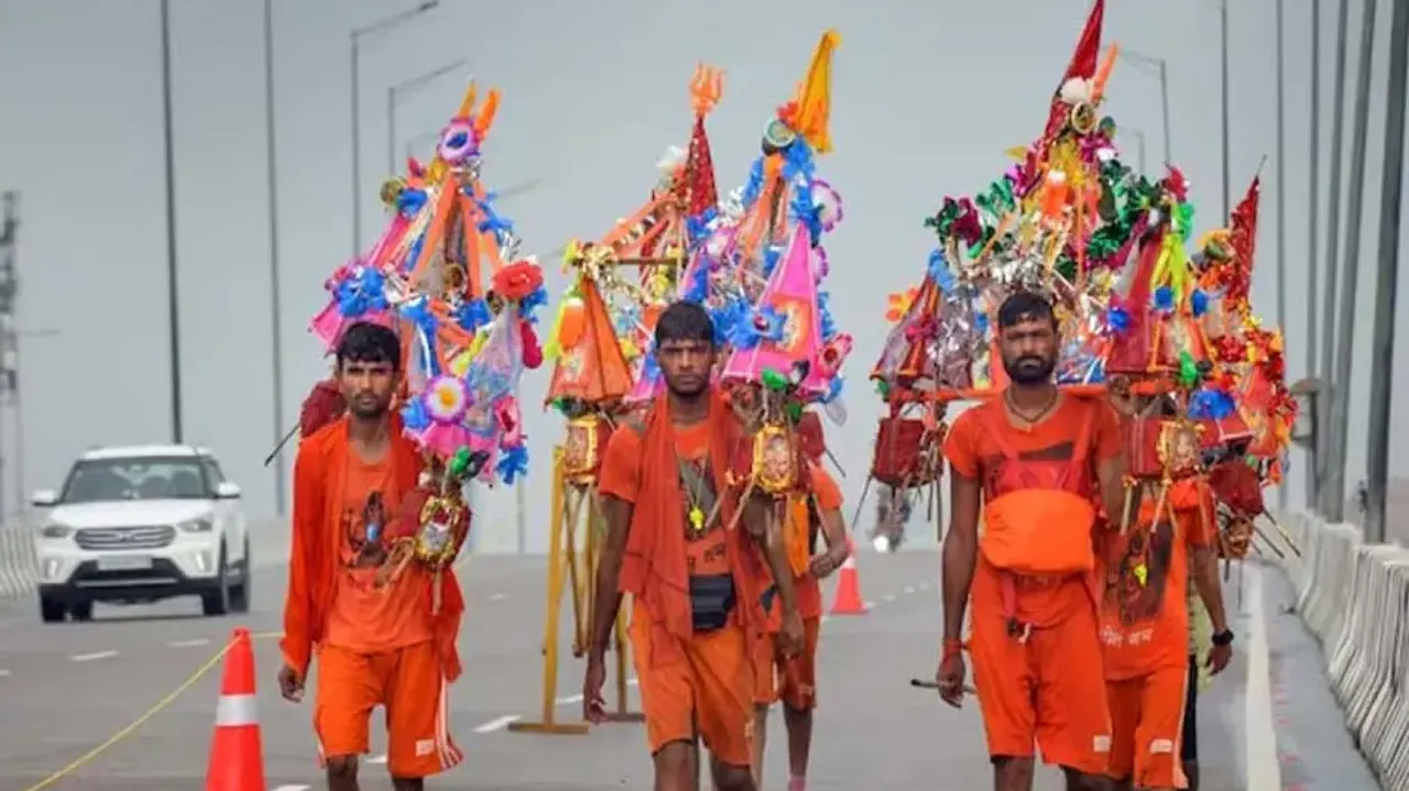 A kanwariya jumped into a canal to save the toddler