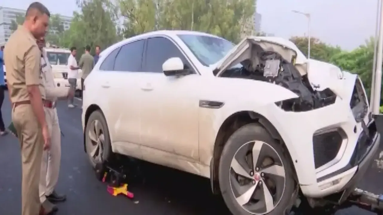 9 dead, 13 injured as speeding car ploughs into crowd at accident site