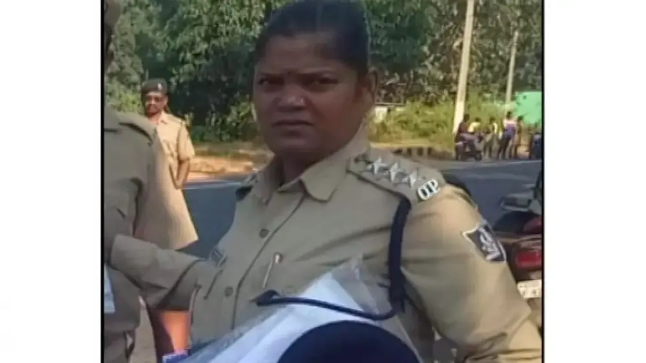 IIC caught while taking bribe 