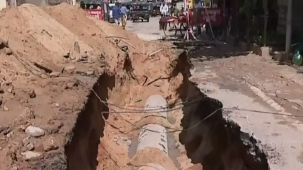 Road caves in at Puri 