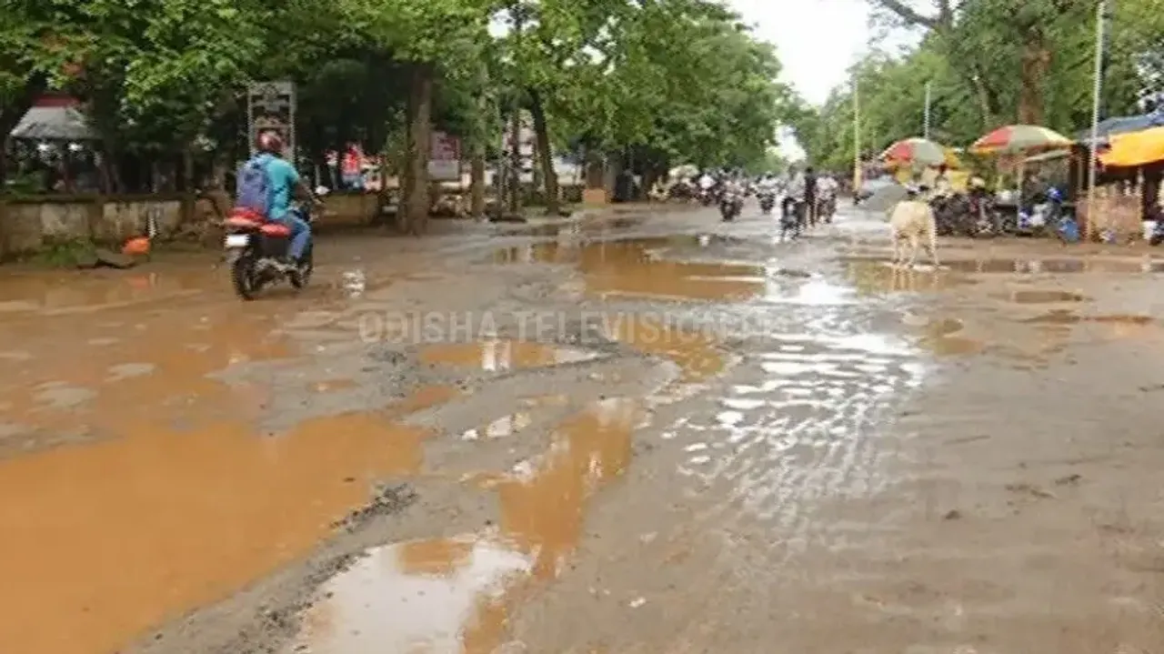 Smart city's 'unsmart roads' with full of craters, potholes turn commute into nightmare in Bhubanesw