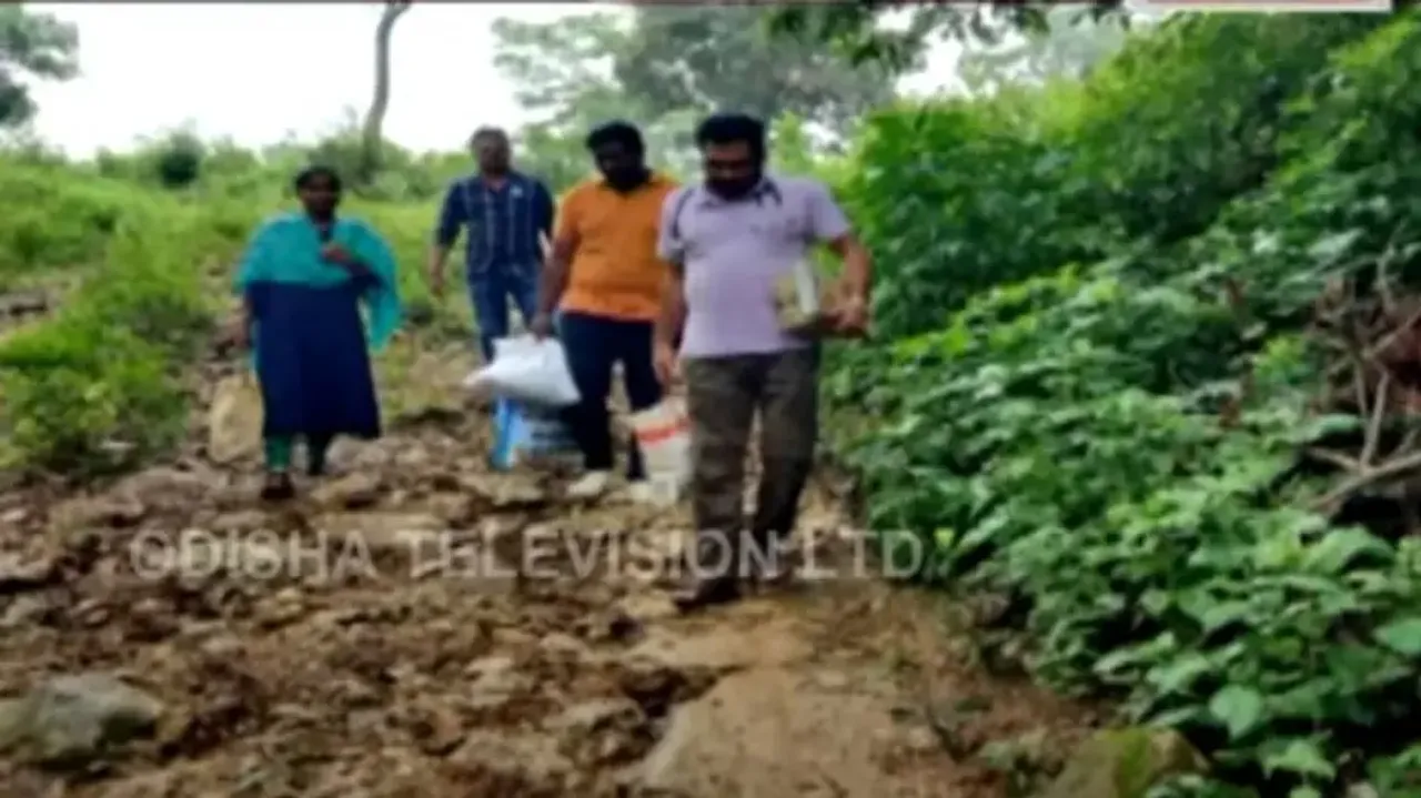 Health workers walk 9 kms in Nabarangpur to provide treatment