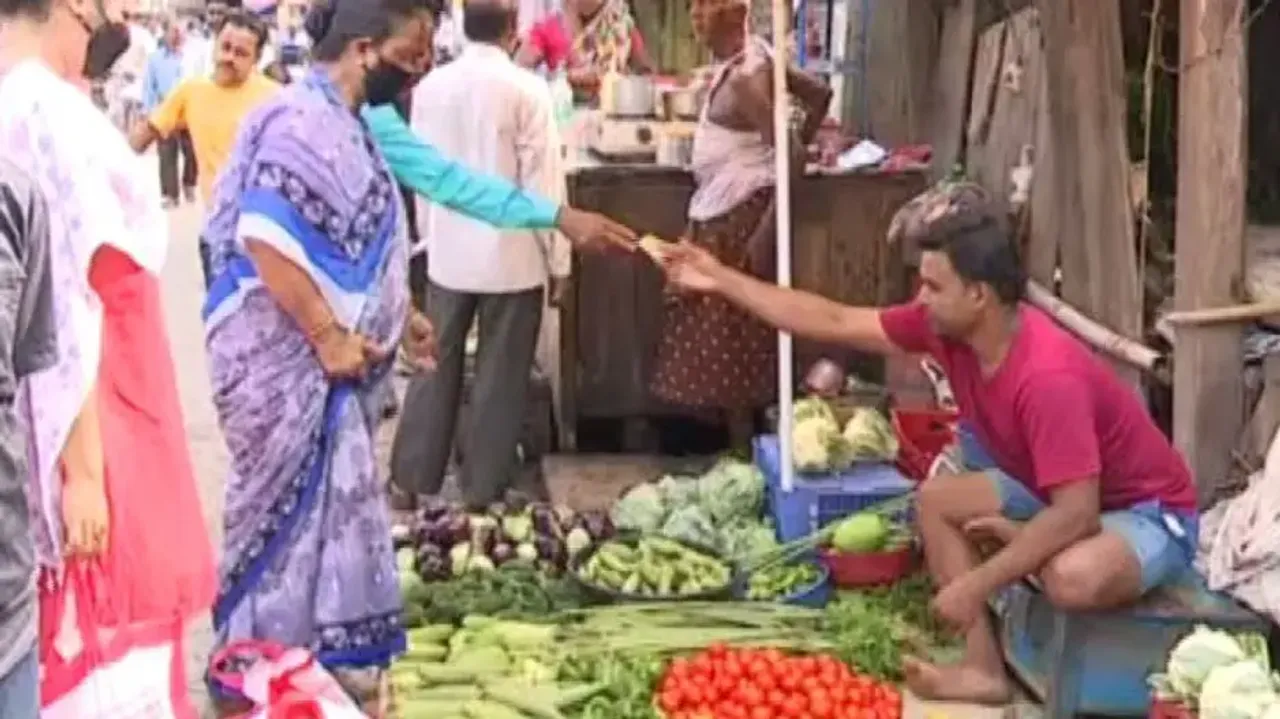 No relief from soaring tomato price in Odisha, kitchen essential continues to make pockets bleed
