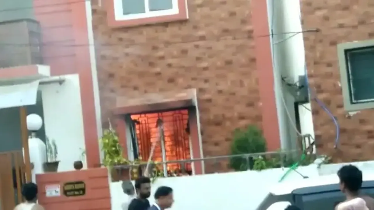 Fire breaks out at a 3-storey building in Bhubaneswar’s Nandan Vihar