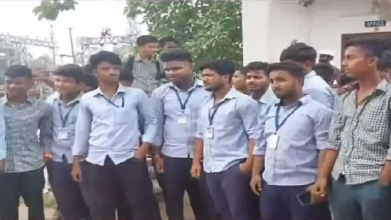 Students gherao electricity office in Kendrapara