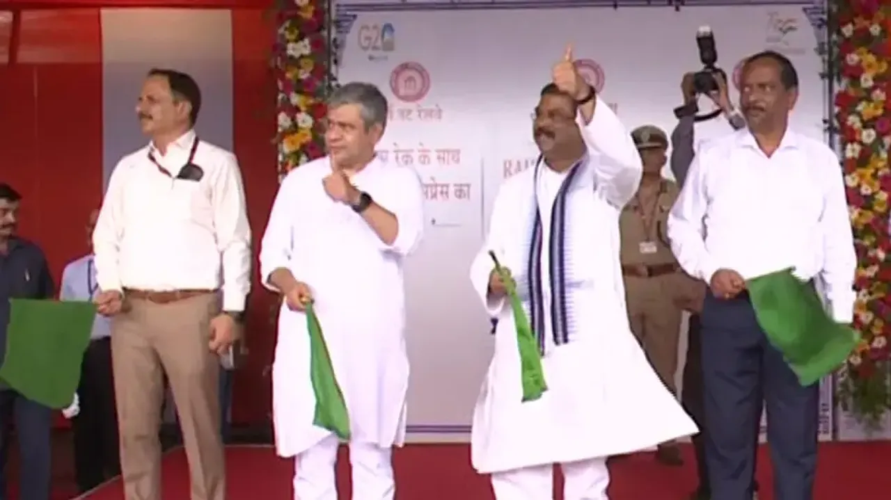 Rajdhani with Tejas rakes