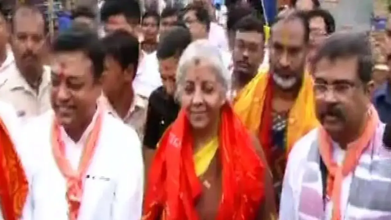 Finance Minister Sitharaman offers prayers at Puri Srimandir