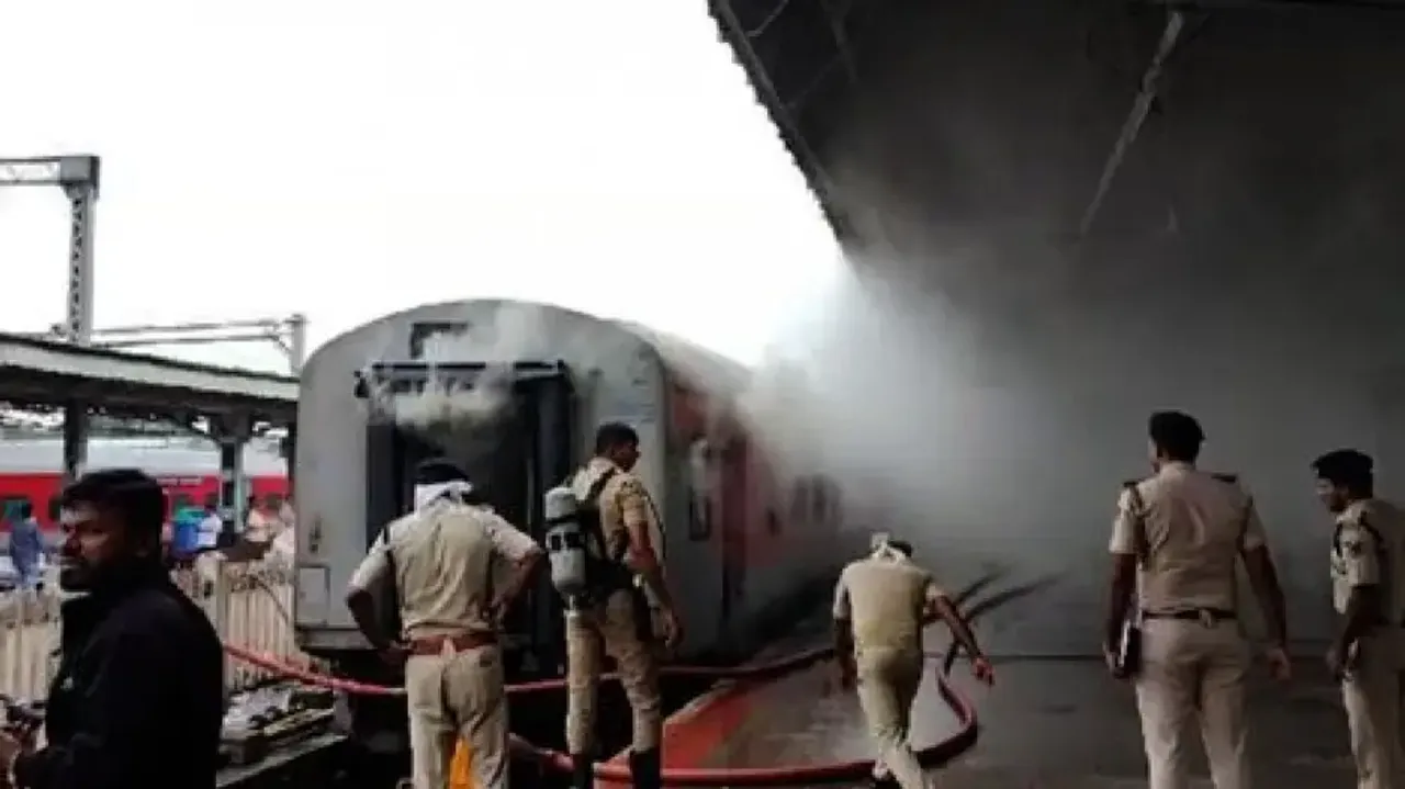 Fire in Udyan Express