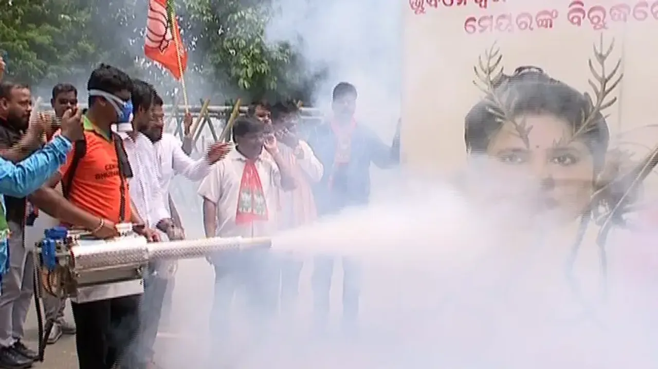 BJP protest At BMC Office