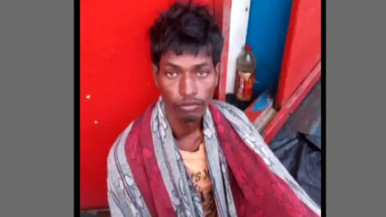 Unidentified man climbs onto boat in deep sea, takes fishermen by surprise 