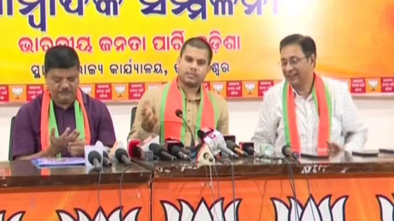 Politics over 5T Secretary's Helicopter Rides