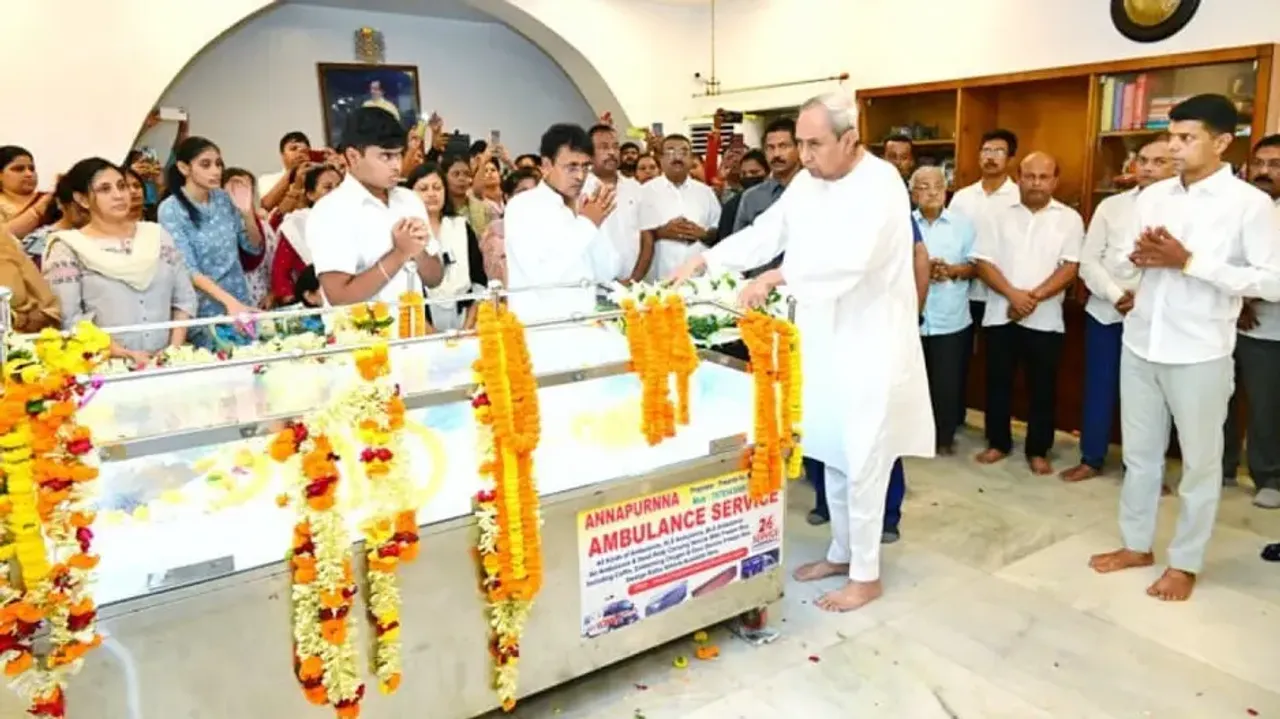 CM Naveen Patnaik pays last respects to Surjya Narayan Patro