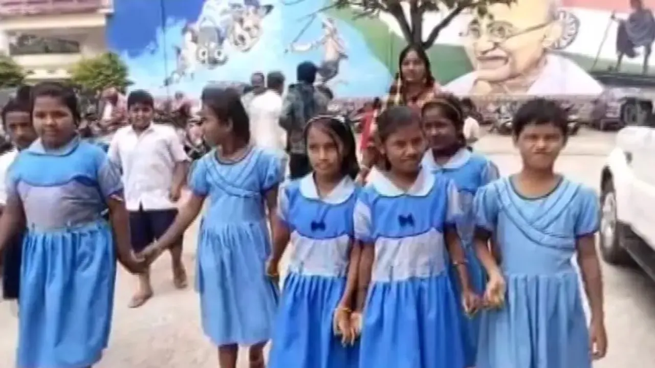 Students demand filling teacher post