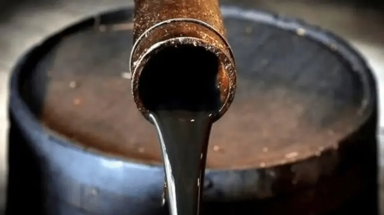 Oil jumps above $90 as Saudi Arabia extends production cuts