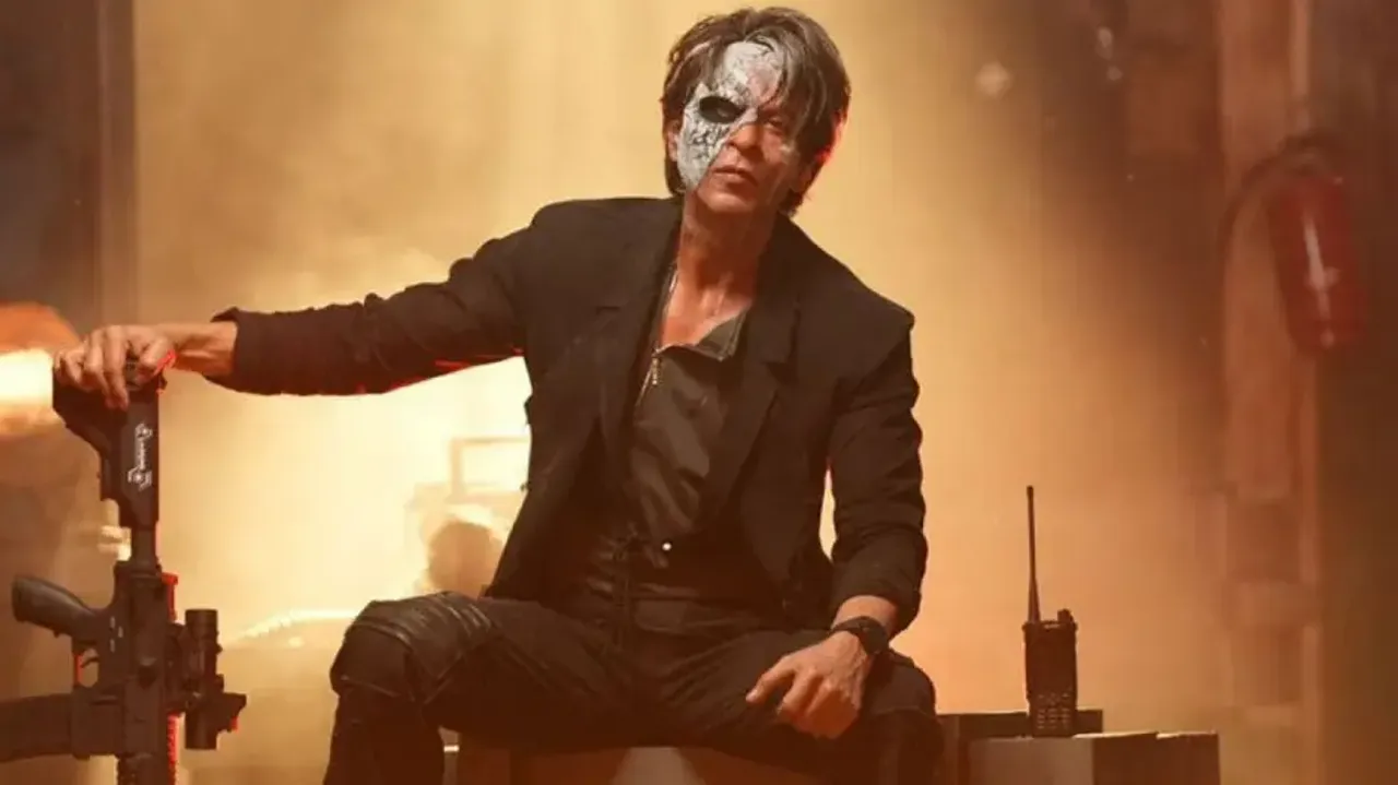 Jawan craze! Fan books audi to theatre, enjoys movie with 36 GFs, 72 exes & 80 friends; SRK reacts