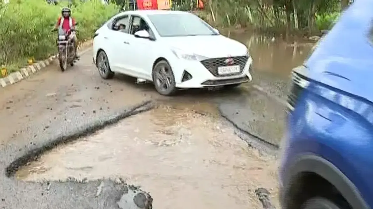 Nandankanan Zoo road in Bhubaneswar turns into nightmare for commuters