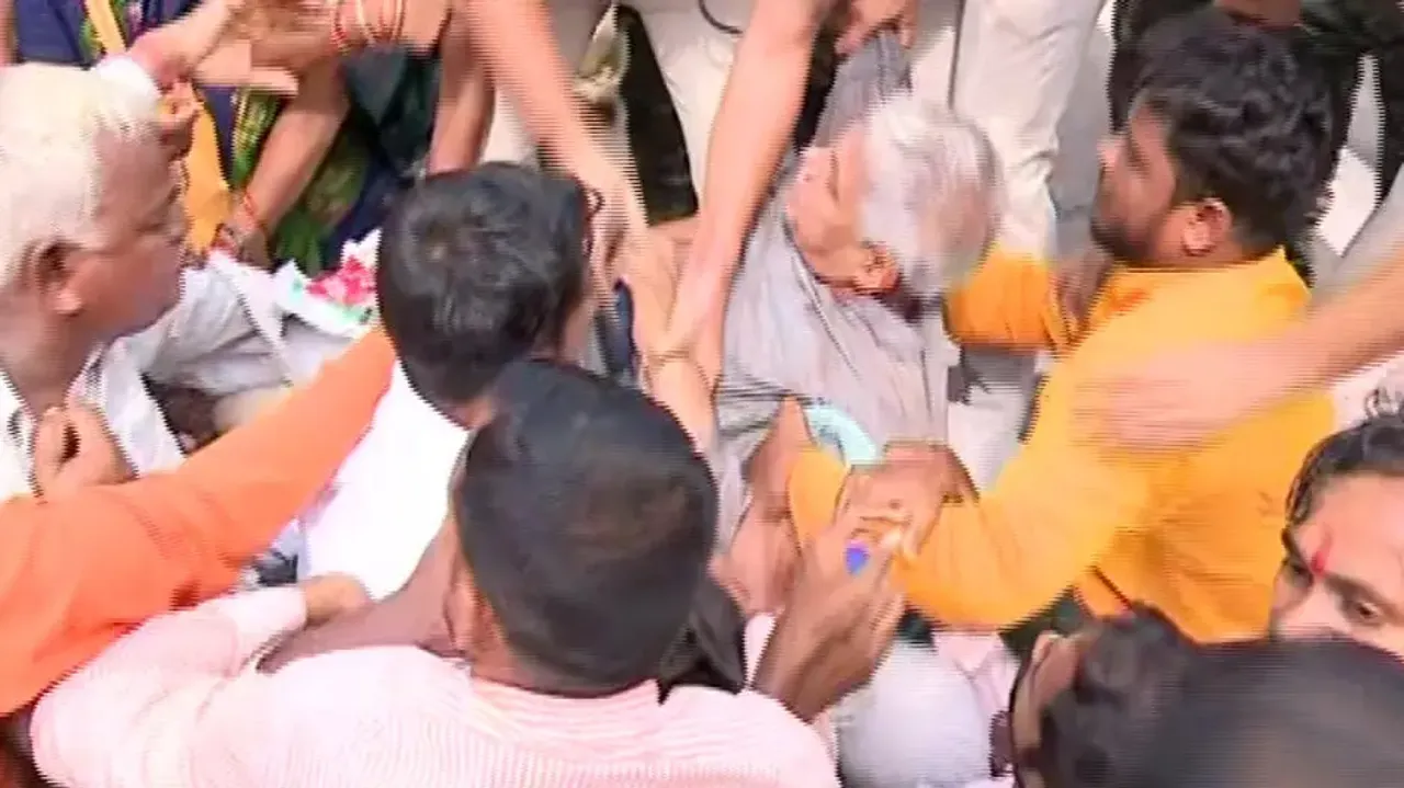 Mo Dal workers stage protest in Bhubaneswar