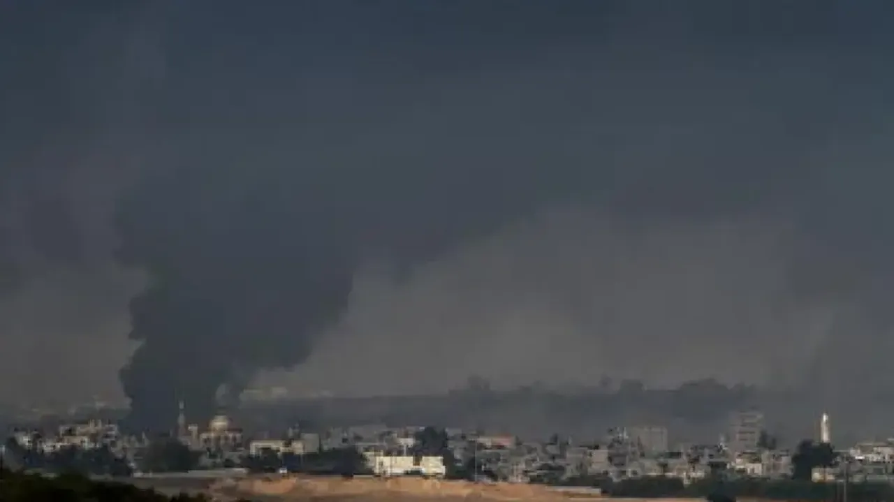 Israel hits Gaza amid new border violence