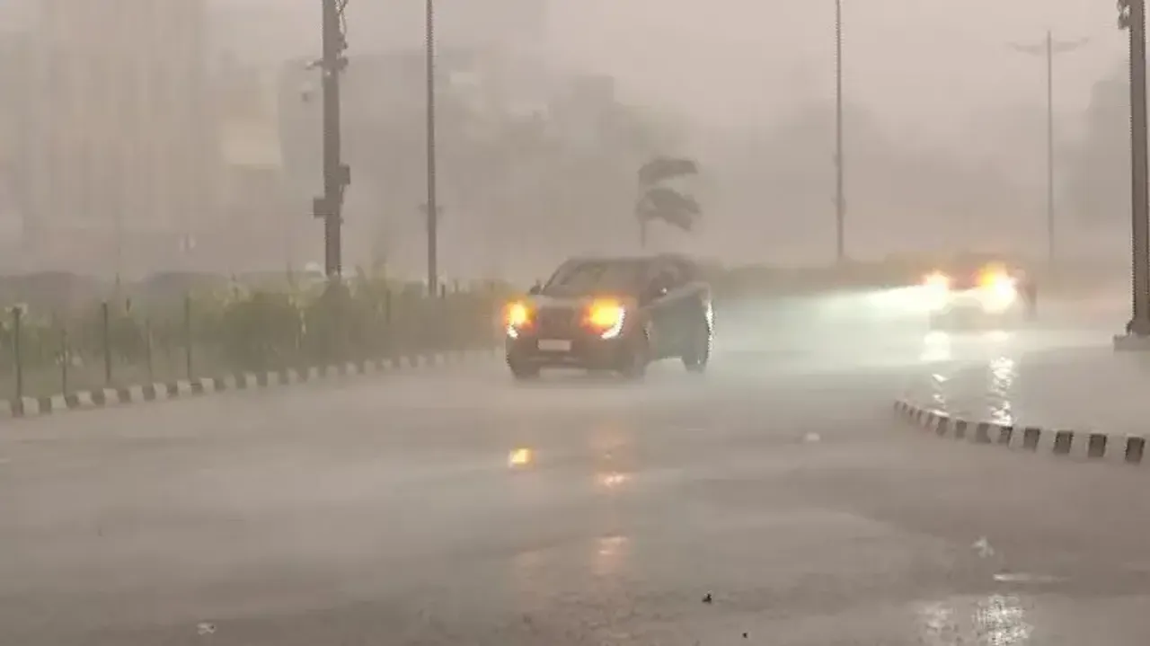 Cyclonic circulation forms over Bay of Bengal; low pressure likely in 24 hours 