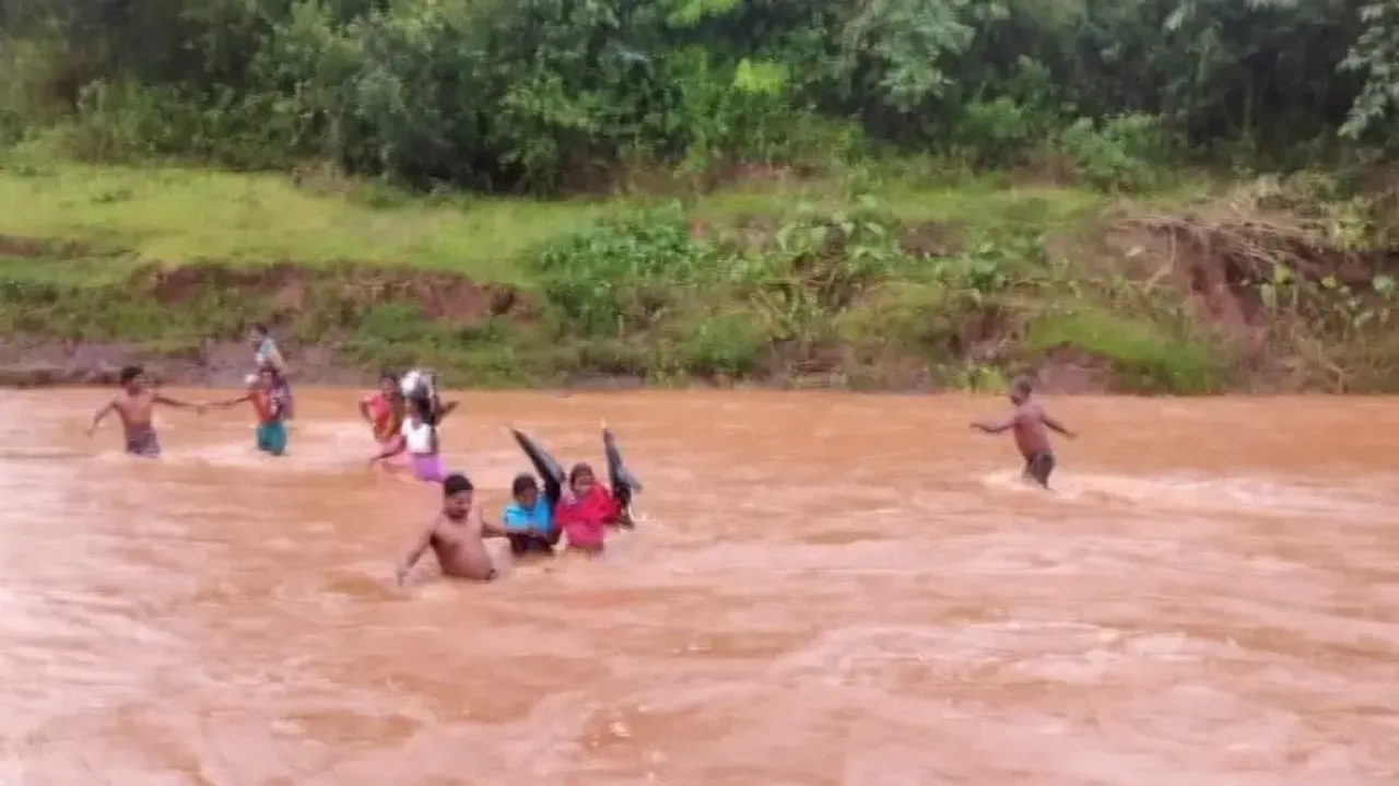 Two braveheart cowherds save 11 persons