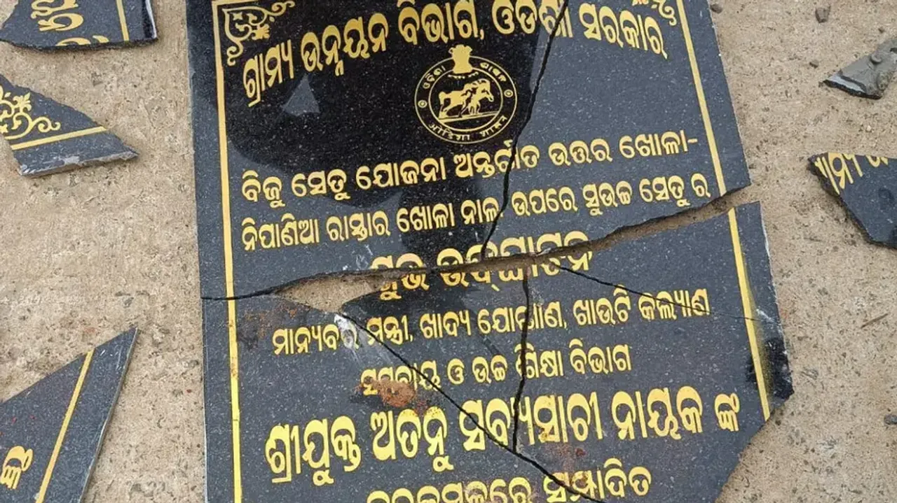 miscreants damage plaque