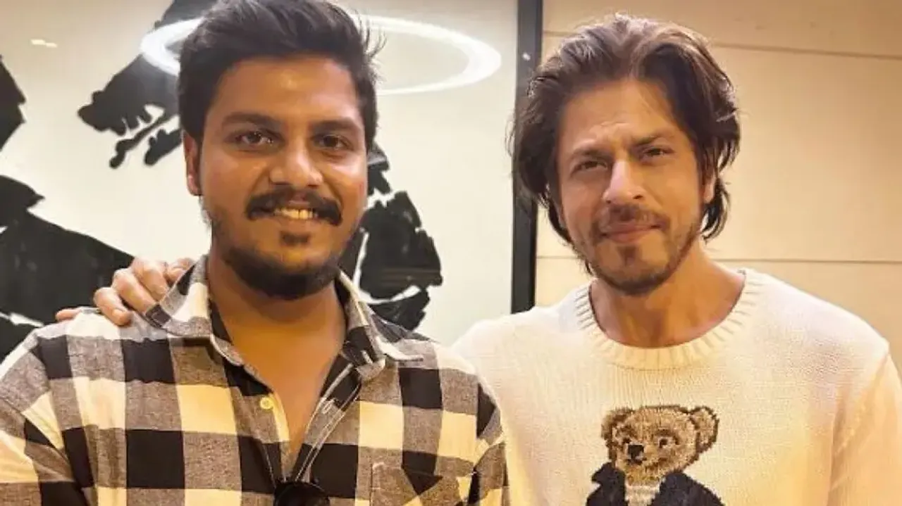 Crazy fan's dream to meet Shah Rukh Khan finally comes true after 1-month struggle