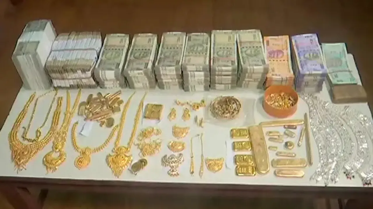 Over 2 kg gold, Rs 26 lakh cash recovered