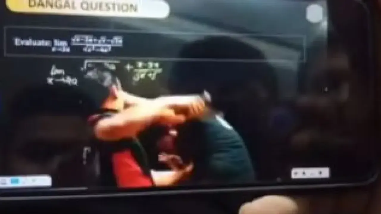 Student beats teacher with slipper during Physics Wallah live class