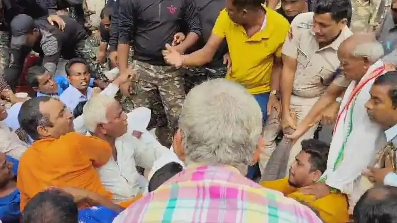 Farmers 'detain cops for not returning bribed money' in Odisha's Kendrapara