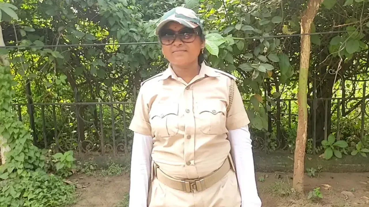 Lady home guard returns cash found in ATM