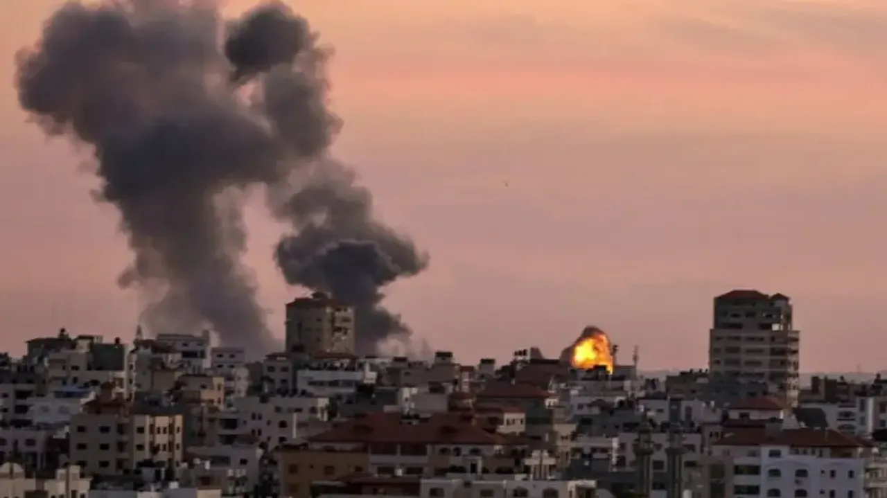 Heavy rocket fire on central, southern Israel