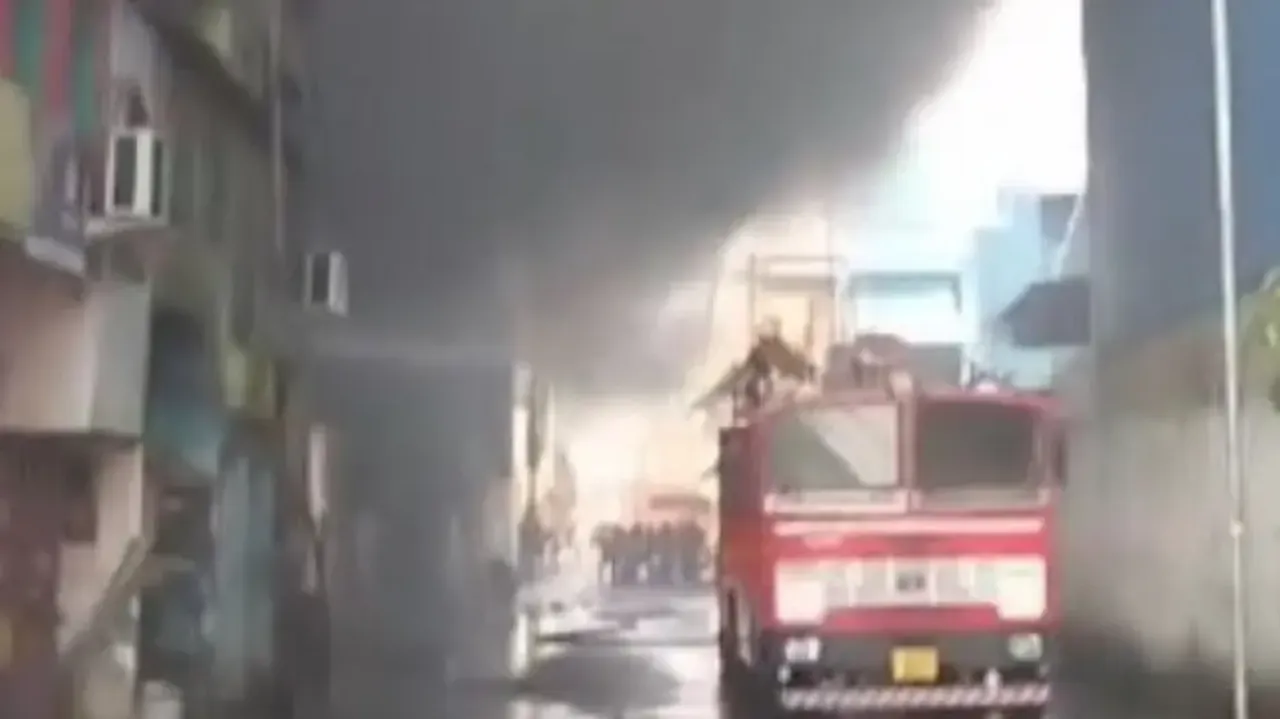 Crores lost in major fire at oil factory in Bengal's Howrah