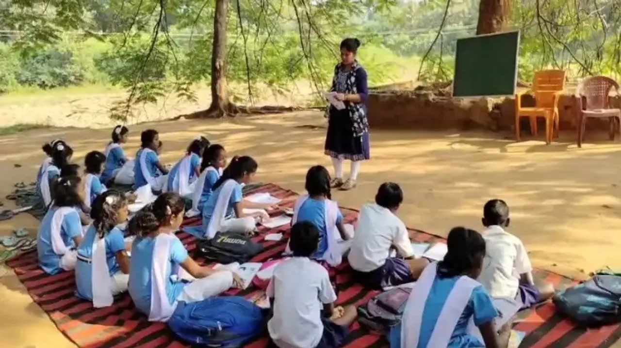 Kandhamal school kids forced to study under tree due to lack of classrooms