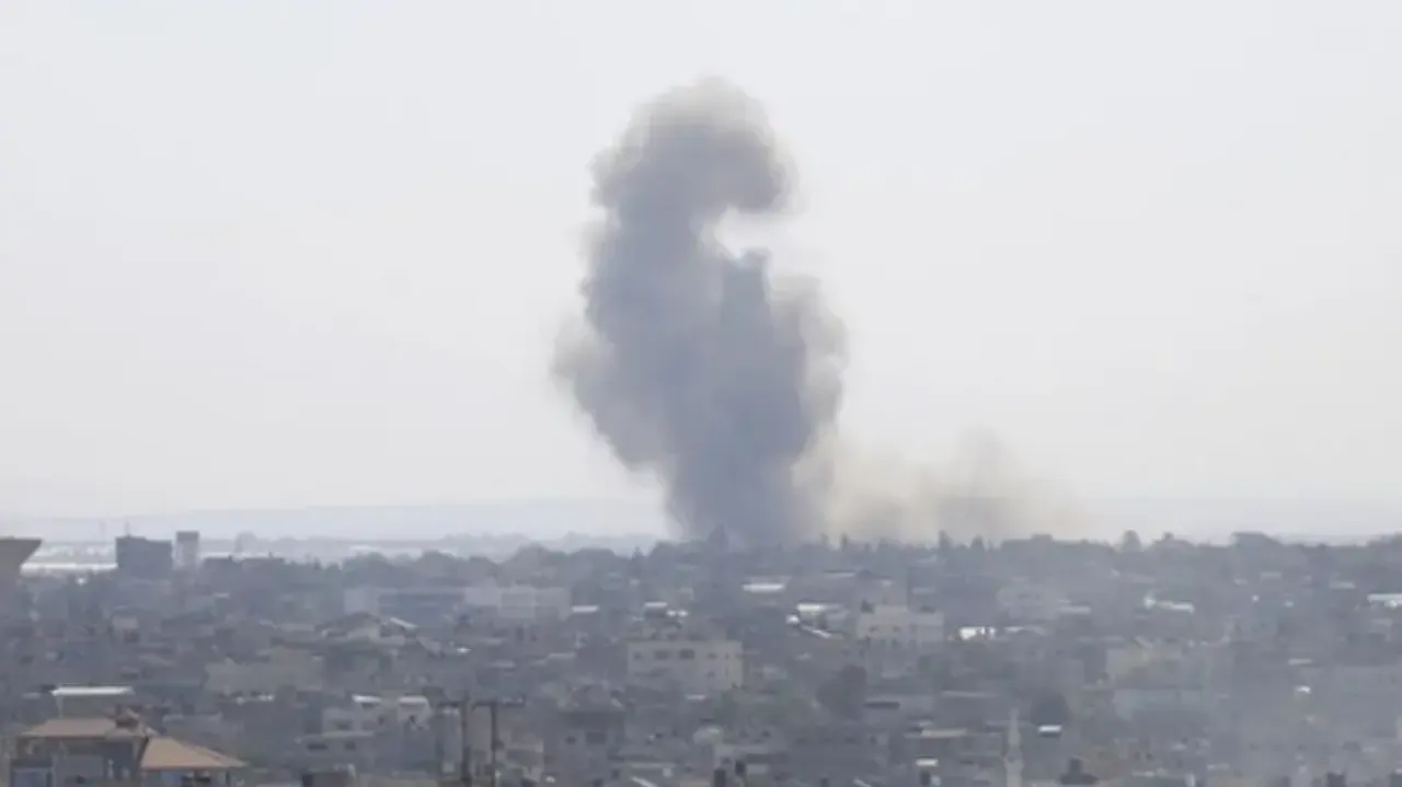 Hundreds killed in strike at Gaza hospital