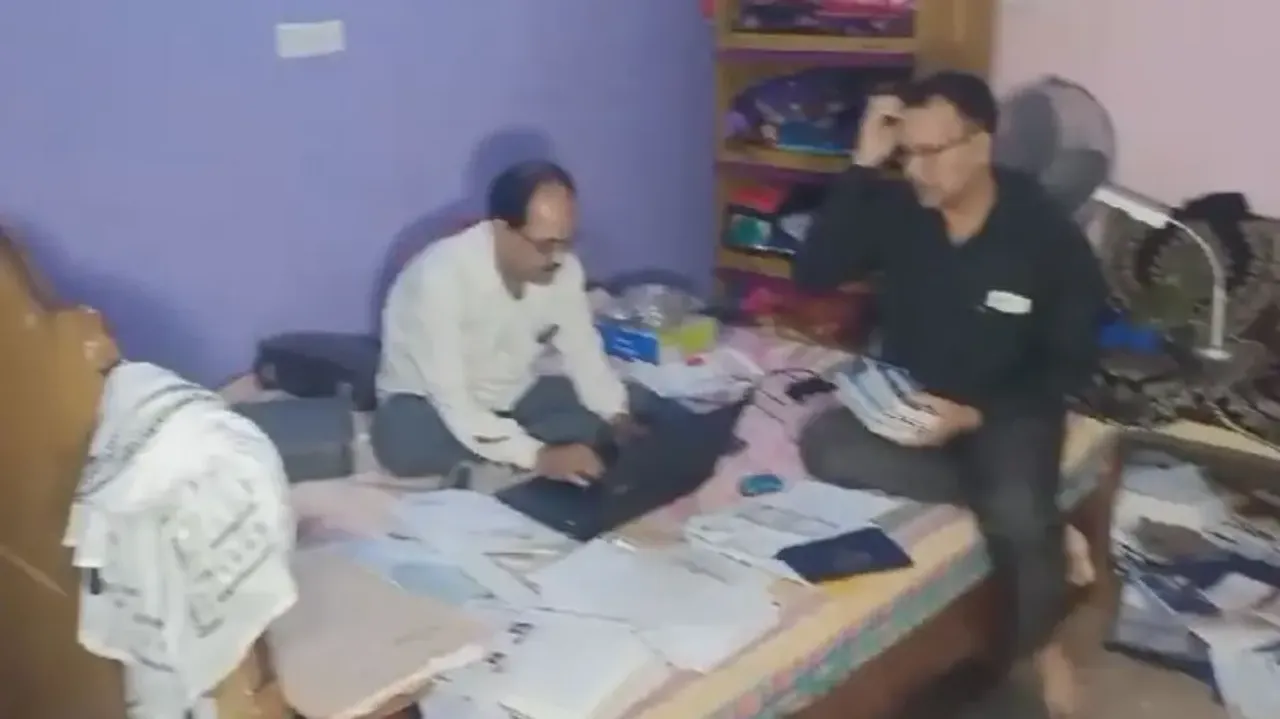 Crorepati JE under Vigilance scanner; 50 bank accounts, triple-storied buildings & plots detected