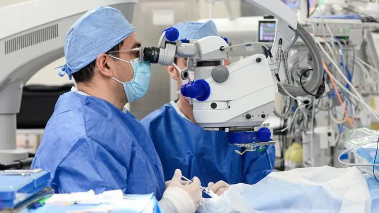 Indian-American surgeon determines molecular age of eye for 1st time