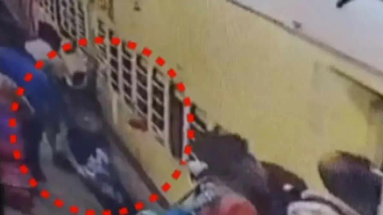 RPF personnel’s heroic act saves woman passenger from jaws of death at Cuttack railway station