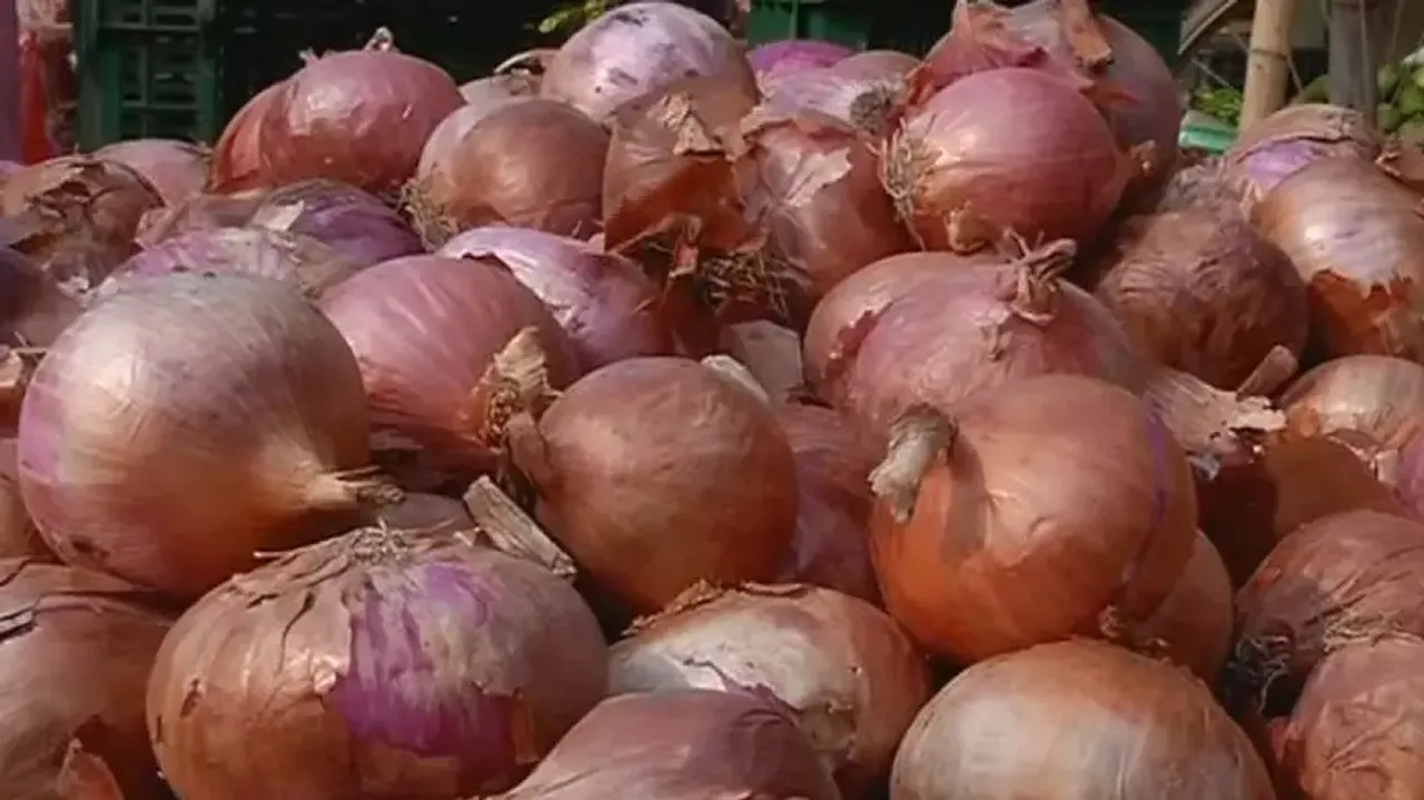 Onion prices spike in Odisha leaves consumers in tears