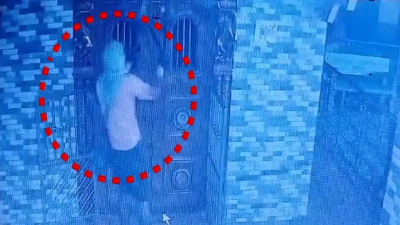 Thief caught on cam stealing from temple 