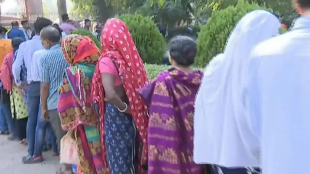 Rs 2000 note exchange for commission continues unabated in Bhubaneswar RBI!