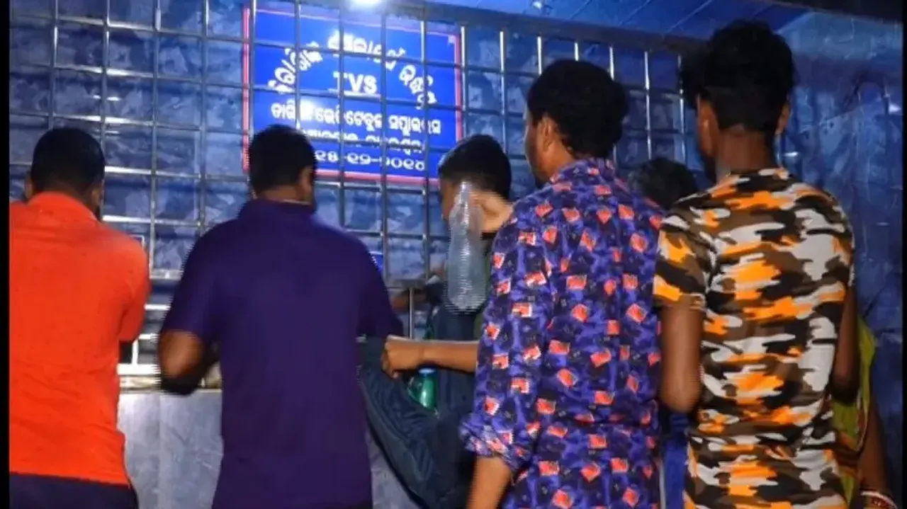 Attendants Make a Beeline For Water At Balasore Medical